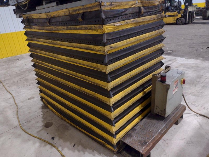 1,000 LB AMERICAN LIFTS MODEL T1-60-040 ELECTRIC PLAFORM LIFT: STOCK #20584