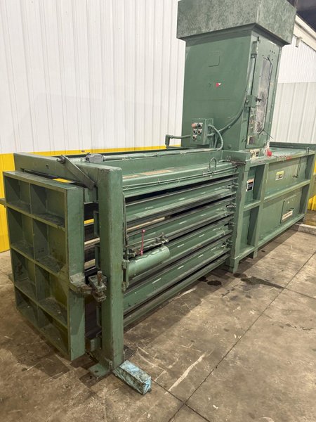 30" X 42" BALEMASTER CLOSED DOOR HORIZONTAL HYDRAULIC BALER: YOBRO #25089