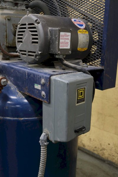 5 HP CAST AIR COMPRESSOR COMPANY AIR COMPRESSOR: STOCK 73346