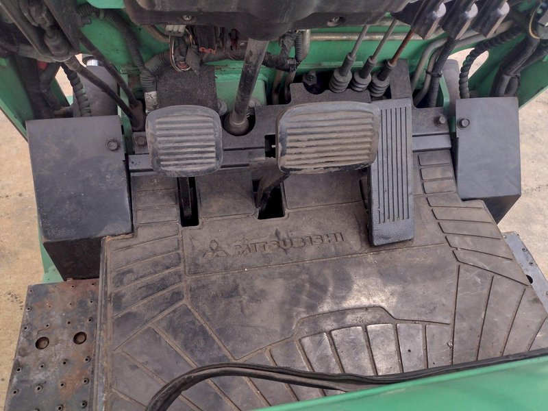 3000 LB MITSUBISHI MODEL #FGC15K 3-STAGE LP FORKLIFT: YOBRO #24166