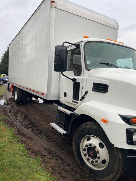 Mack MD642 26′ Box Truck, 2024 – Cummins Diesel, Allison Automatic, 25,995 GVWR, Class 6 Straight Truck