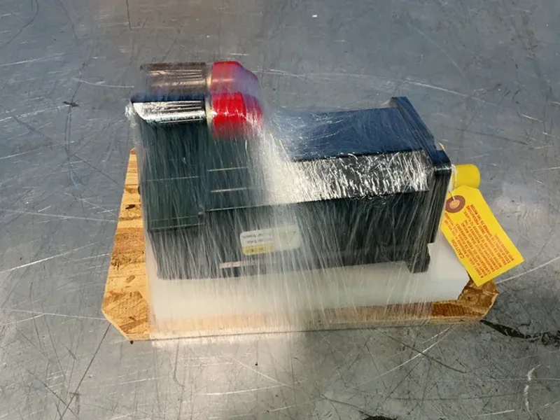 ALLEN-BRADLEY AC ROTARY SERVO MOTOR  -  MPL-B330P-MK72AA
