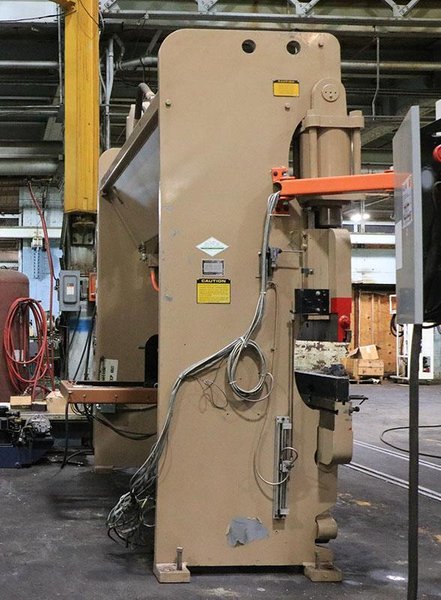 135 Ton x 10 Ft Cincinnati Hydraulic Press Brake Model 135CB8