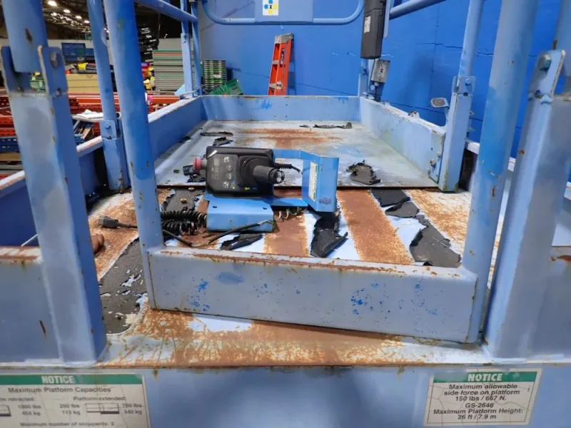 GENIE 1000 LBS SCISSOR LIFT  -  GS-2646
