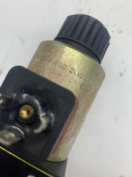 24V 5000/3000PSI PARKER DIRECTIONAL VALVE: STOCK #15262