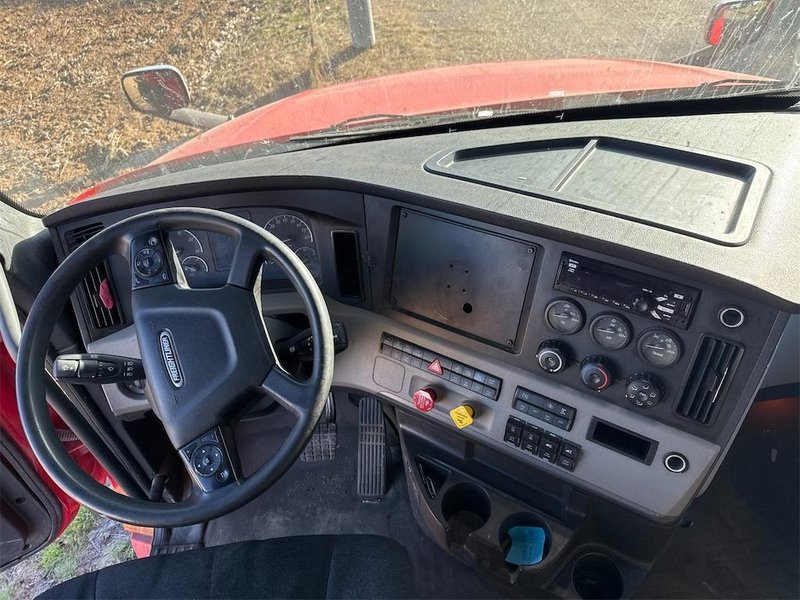 2020 Freightliner Cascadia 1FUJHHDVXLLLC1679