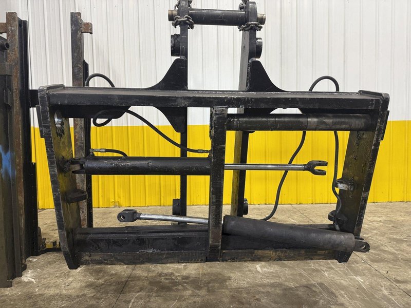 30,000 LBS SUPERIOR FAB MODEL #98-105-617 FORKLIFT MAST: YOBRO #23993