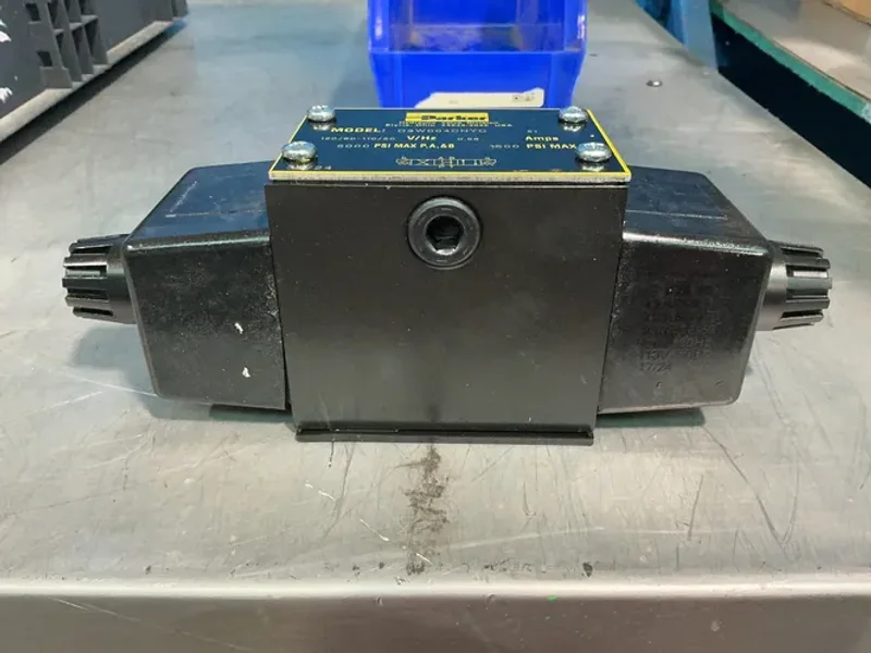 PARKER HYDRAULIC VALVE   -  D3W004CNYC