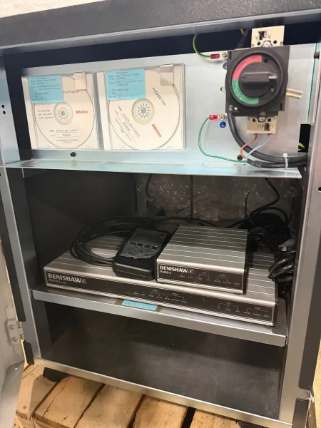 USED MITUTOYO CRYSTA-APEX V122010 CMM / SCANNER