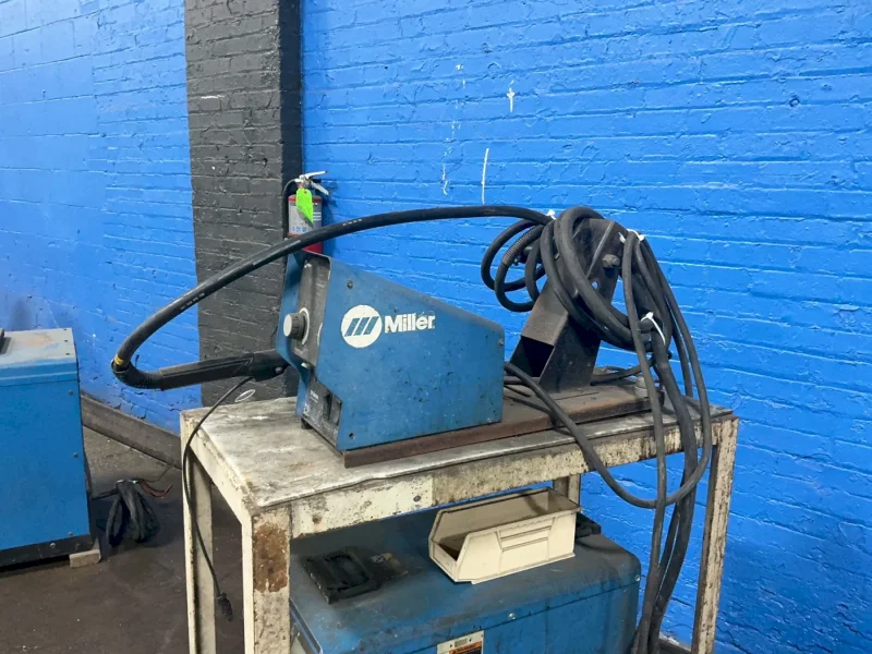 MILLER 450 A WELDER   -  INVISION 456MP