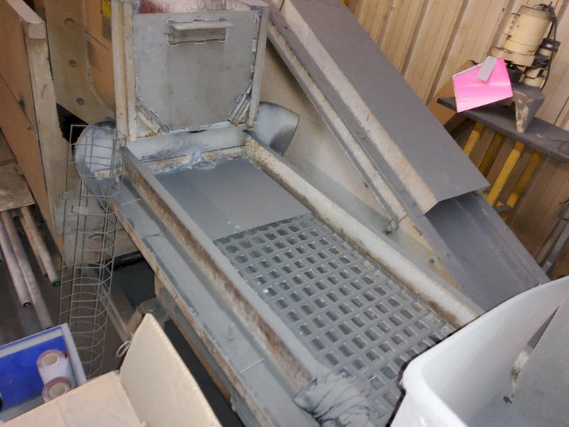 STEELMAN TUBE TYPE VIBRATORY FINISHER MACHINE WITH COLLECTION CONVEYOR: YOBRO #25321