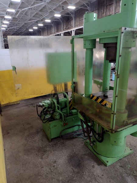 300 TON KOHSHIN MODEL #300TF HYDRAULIC 4-POST PRESS 6.5" STROKE: STOCK #16214