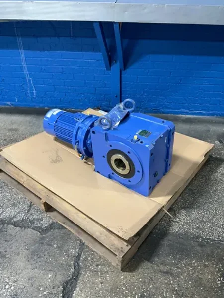 SUMITOMO 5 HP GEAR DRIVE   -  LHYM5-D4165-Y3-B-179