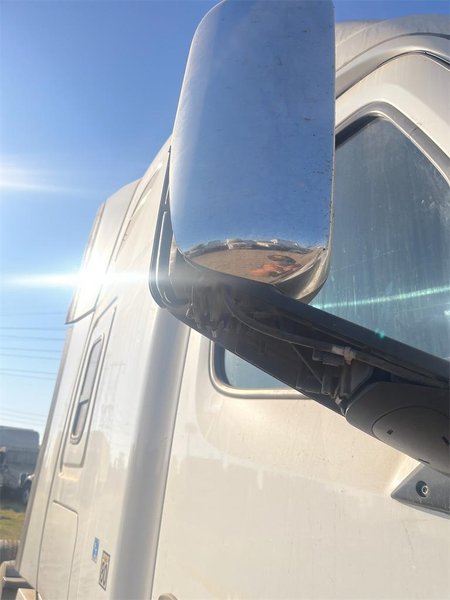 2020 Freightliner CA126SLP - Cascadia  3AKJHHDR2LSLR4945