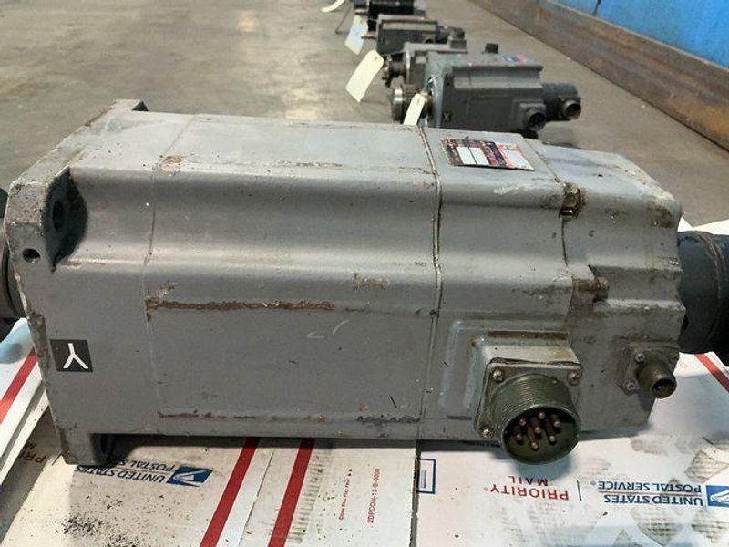 MITSUBISHI AC SERVO MOTOR   -  HA 203CBS