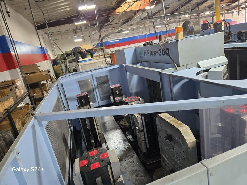 Matsuura H-Plus 300 HMC, 2006 – Chip Conveyor, Cool Through Spindle, Probing