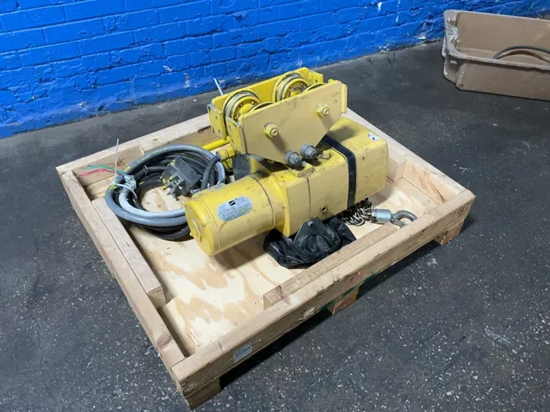 YALE 1000 LBS CHAIN HOIST   -  KEL1/2-10LG15S1