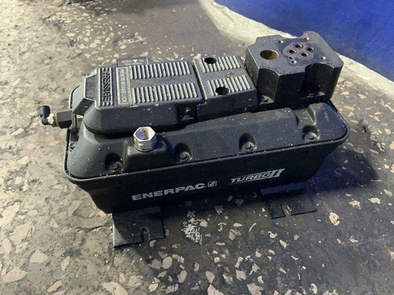 ENERPAC 5000 PSI / 350 BAR TURBO II HYDRAULIC AIR PUMP  -  PASG3002SB