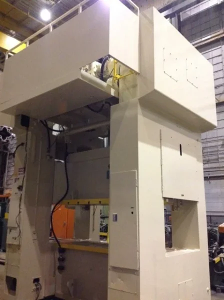 KOMATSU 220 TON ECCENTRIC GEAR 2 PT SS PRESS, STOCK# 13406J