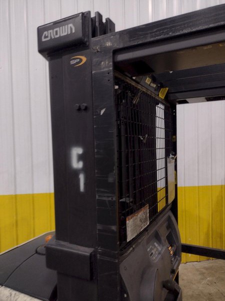 3,000 LB CROWN MODEL #SP 3500 ELECTRIC ORDER PICKER FORKLIFT 2018 : YOBRO #25407