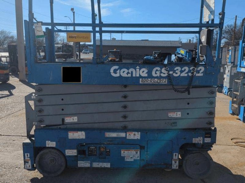 Genie 38′ GS-3232 Electric Scissor Lift, 2014 – Platform 500LB Capacity, Low Hours