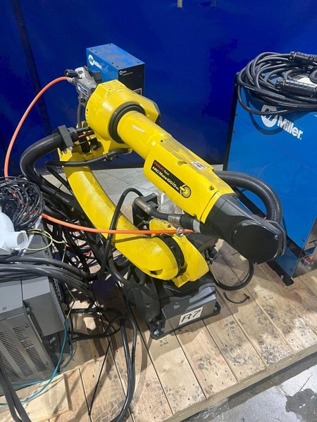 FANUC ARCMATE ROBOT 100ID/10L W/ R30IB PLUS AND MILLER AUTO CONTINUUM 500 USED