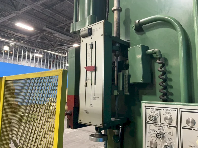 CINCINNATI 90 TON PRESS BRAKE  -  90 CB X 6 FT