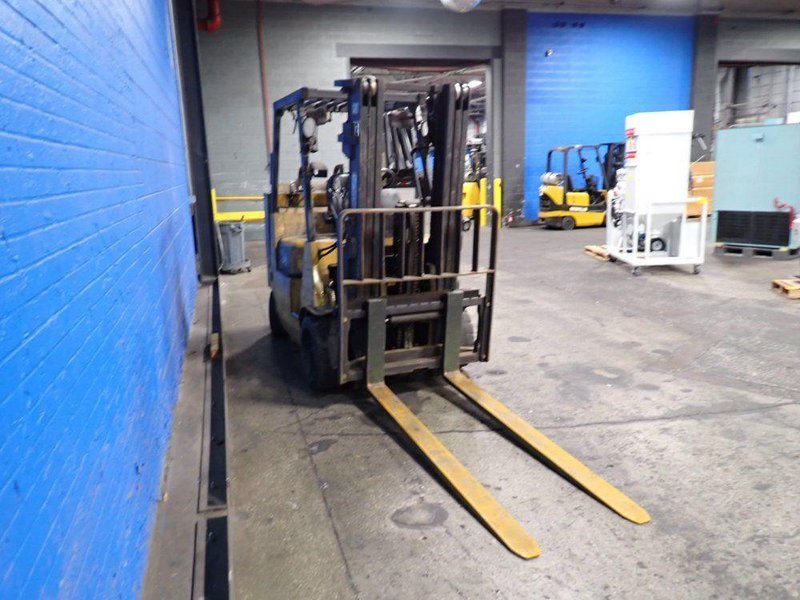 CATEPILLER 4450 LBS PROPANE FORKLIFT  -  GC40K-LP-STR