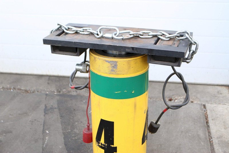 150 TON ENERPAC HYDRAULIC JACK: STOCK 70190