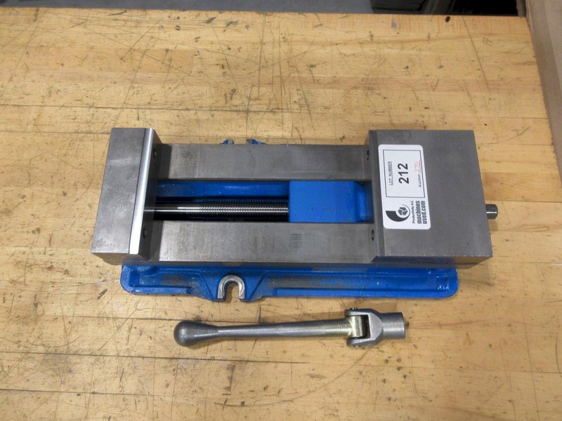 Kurt D688 6" AngLock CNC Milling Vise – w/ Handle- Auction Item