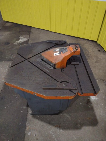 9&quot; x 9&quot; x 3/16&quot; COMACA HYDRAULIC PUNCH &amp; CORNER NOTCHER: STOCK #11842