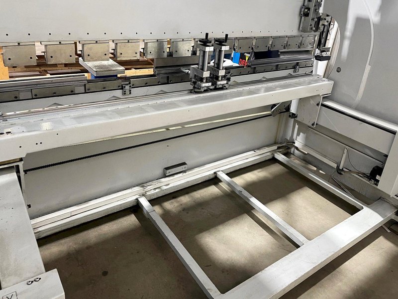 Adira PMO-13530 PLS 150 Ton Press Brake