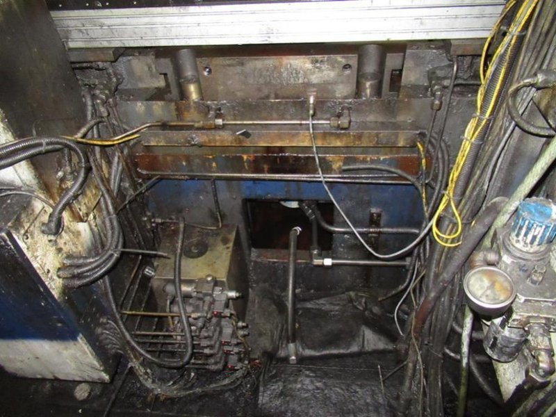 300 TON KIESSELBACH STRAIGHT SIDE HYDRAULIC PRESS: STOCK #12327