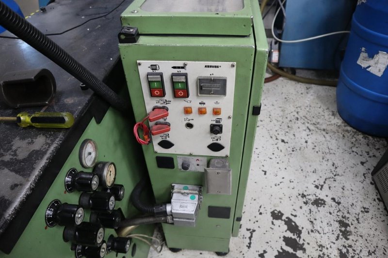 Arburg Allrounder Model 305-210-700 Hydraulic Plastic Injection Molding Machine with 1/2 ton Jib Crane and Electric Hoist- Auction Item