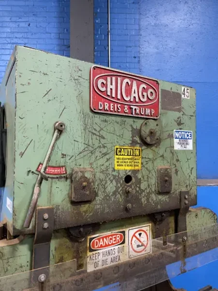 CHICAGO 11 TONS PRESS BRAKE   -  131