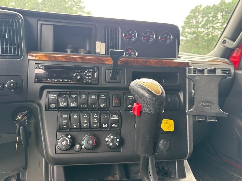 2019 International LT625 3HSDZAPR0KN125888