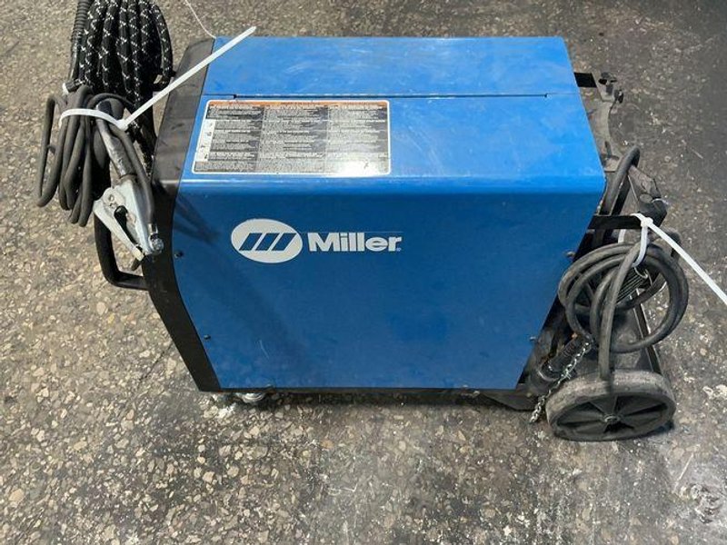 MILLER 150/184/210 A WELDER  -  SYNCROWAVE 210