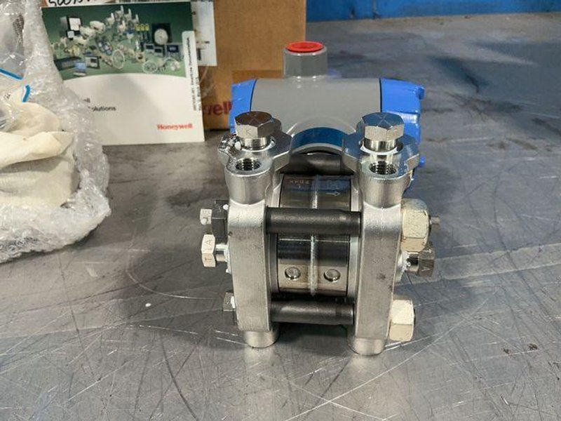 Honeywell 4500 Psi Differential Pressure Transmitter  -  Std820-e1hn6as-1-a-chc-11s-a-20a6-00-0000
