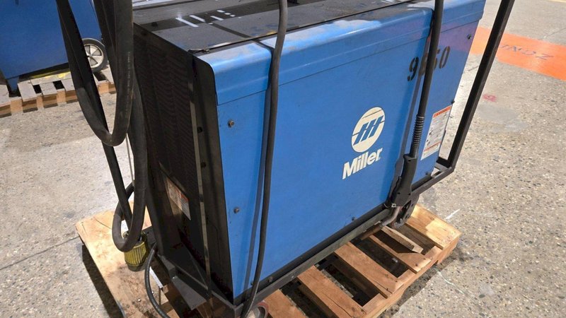 MILLER AUTO DELTAWELD 452 MIG WELDER WITH WIRE FEEDER USED