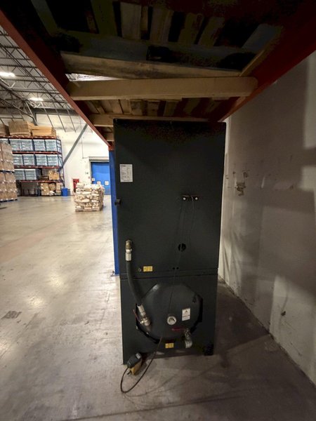 2015 Kaeser SK15 Rotary Screw Air Compressor (15 HP) – Tank Mounted
•	10,152 run hours 
•	15 HP rotary screw compressor
•	Tank-mounted unit (compact setup)
•	Runs strong and builds pressure without issues
•	Well-maintained
Note: Internal refrigerated dryer is not functioning. Compressor itself operates perfectly—many users run external dryers if needed.
Great unit for shop or warehouse use.