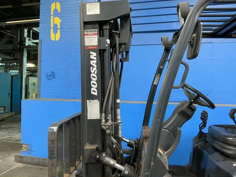 DOOSAN 5950 LBS PROPANE FORKLIFT  -  G33N-7