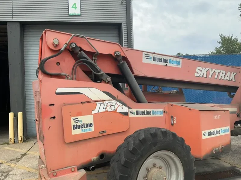 Jlg 6000 Lbs Skytrak Lift - 6042