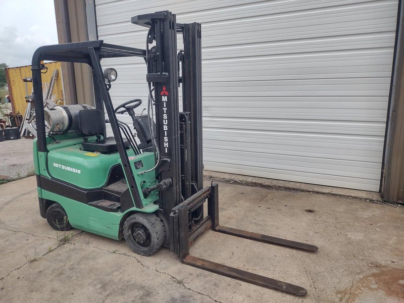 3000 LB MITSUBISHI MODEL #FGC15K 3-STAGE LP FORKLIFT: YOBRO #24166