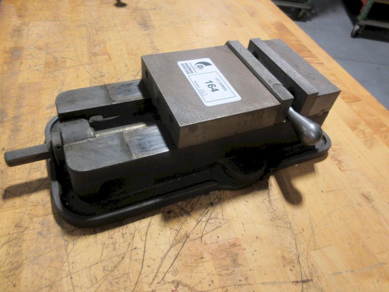 Kurt D-60 6&quot; Machine Vise W/ Jaws &amp; Handle- Auction Item