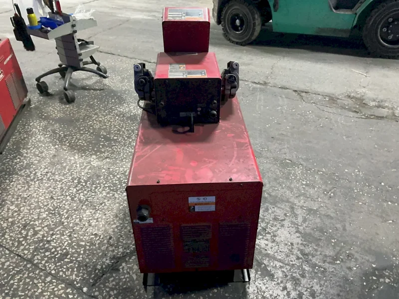 LINCOLN ELECTRIC 82 A MIG WELDER  -  455M POWER WAVE