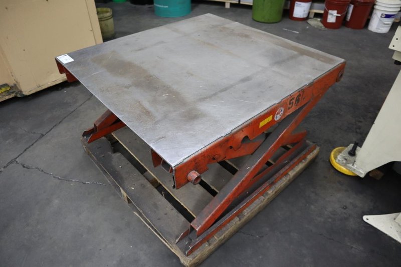 Easy-Reach Scissor Table, 4,000 Lb Capacity, 40&quot;x42&quot;x21.5&quot;, Adjustable Height- Auction Item