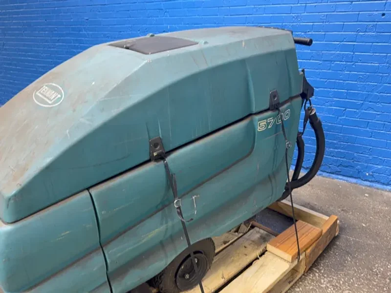 Tennant 28” Floor Scrubber  - 5700