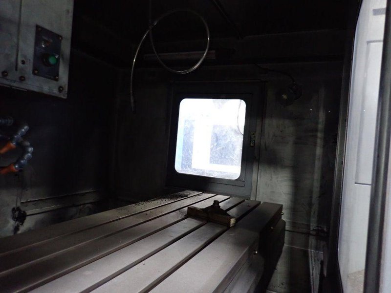 HYUNDAI WIA CORPORATION 25 1/2" X 63" CNC VMC  -  VX650/40