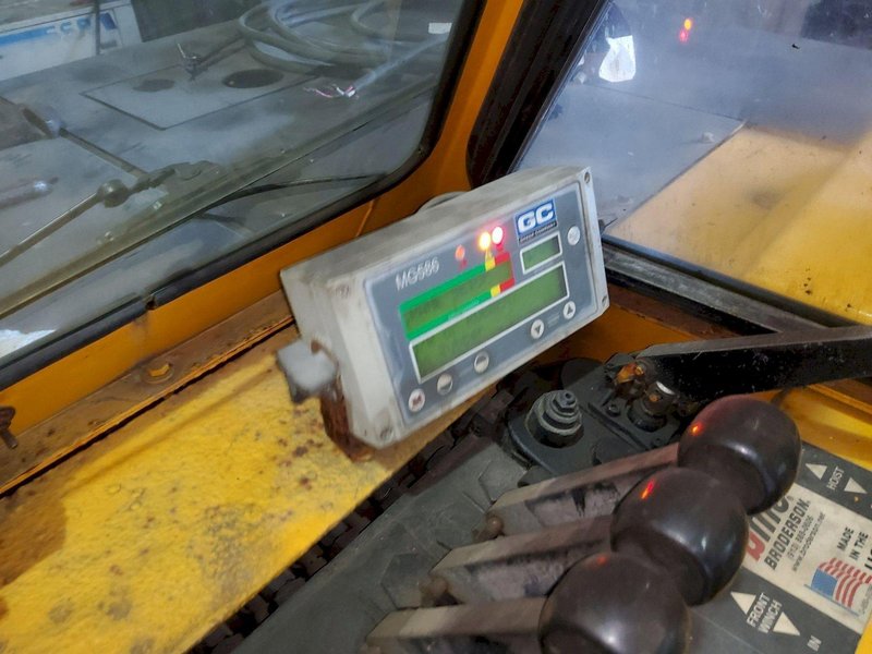 BRODERSON IC-80-3H BOOM LIFT