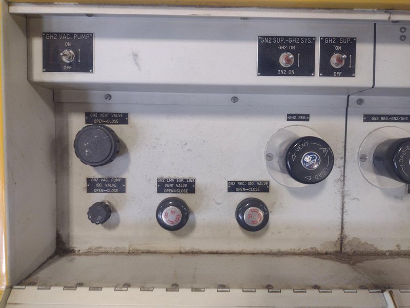 KAHN MODEL #310013 GAS REACTANT TEST CONSOLE BENCH &amp; CONTROL UNIT: STOCK #16723